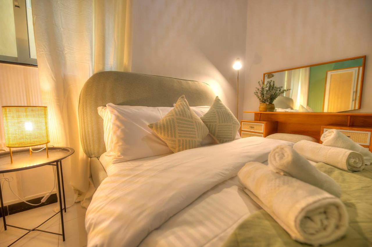 Beautifully Furnished Seafront 4 Bedrooms Goslm-4 Sliema Dış mekan fotoğraf